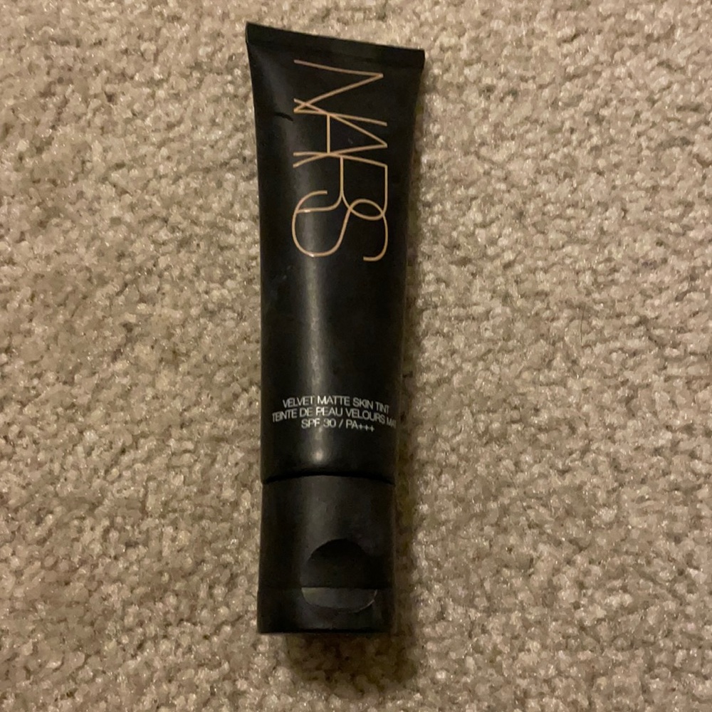 Nars velvet matte skin tint
